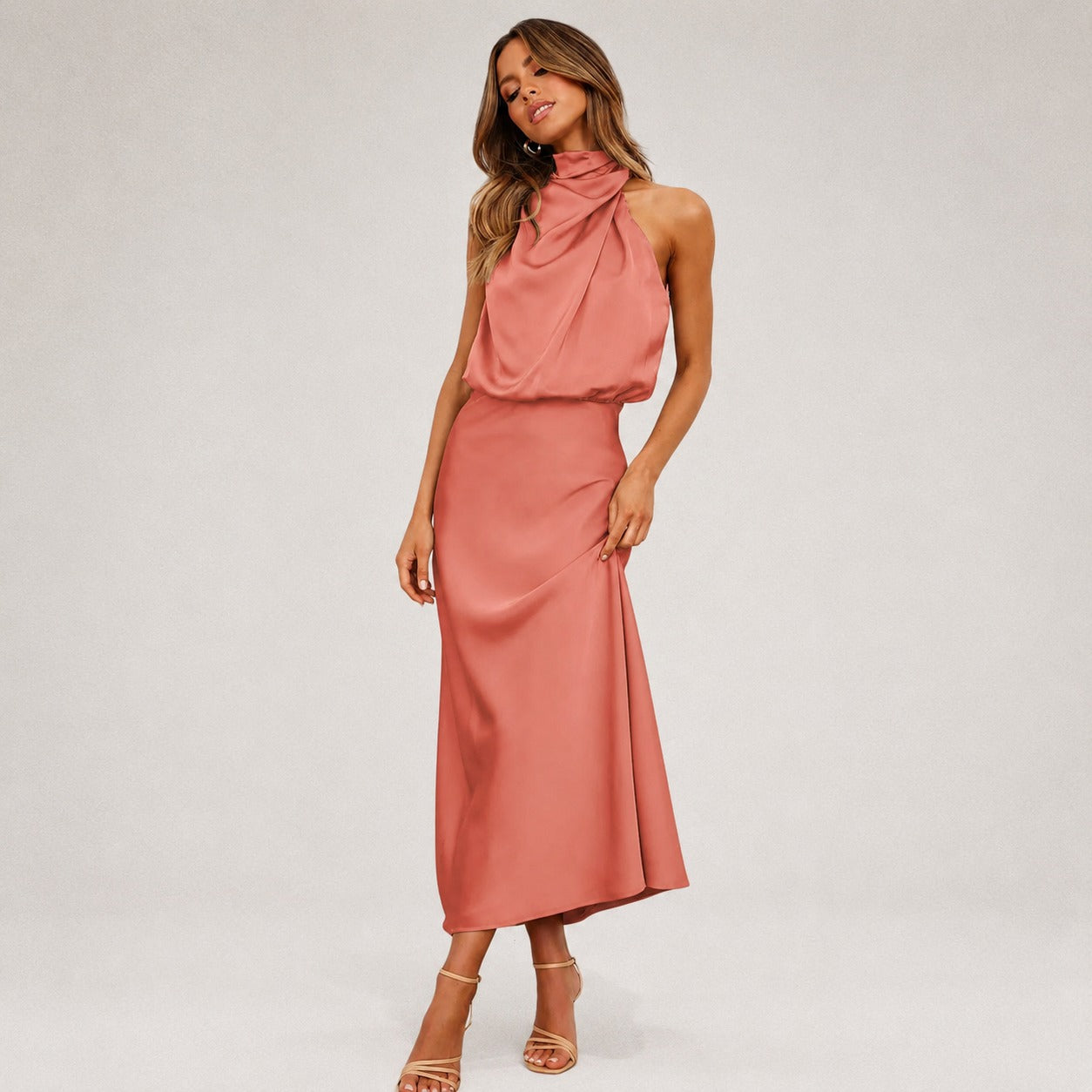 Lillie - Robe élégante avec col halter