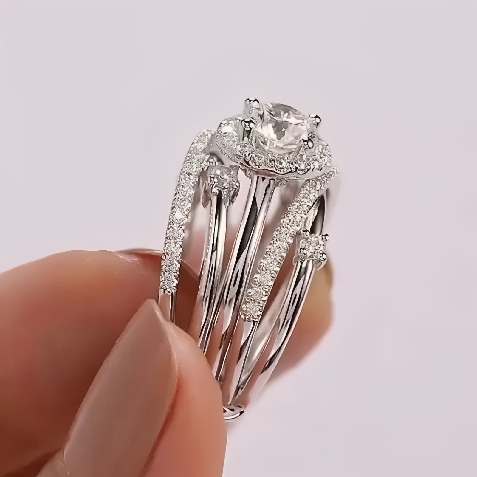 Ivanna – Bague avec zirconias brillantes entrelacées