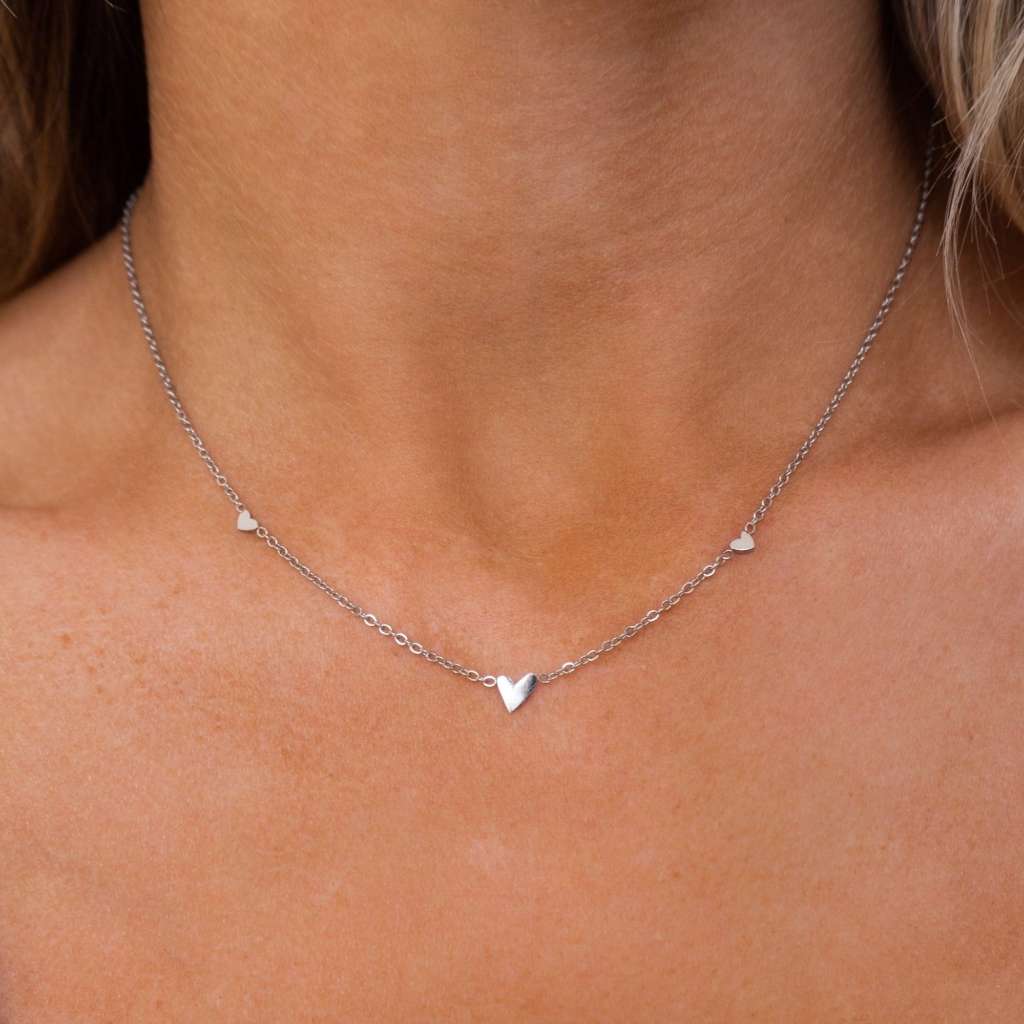 Collier en argent avec trois cœurs