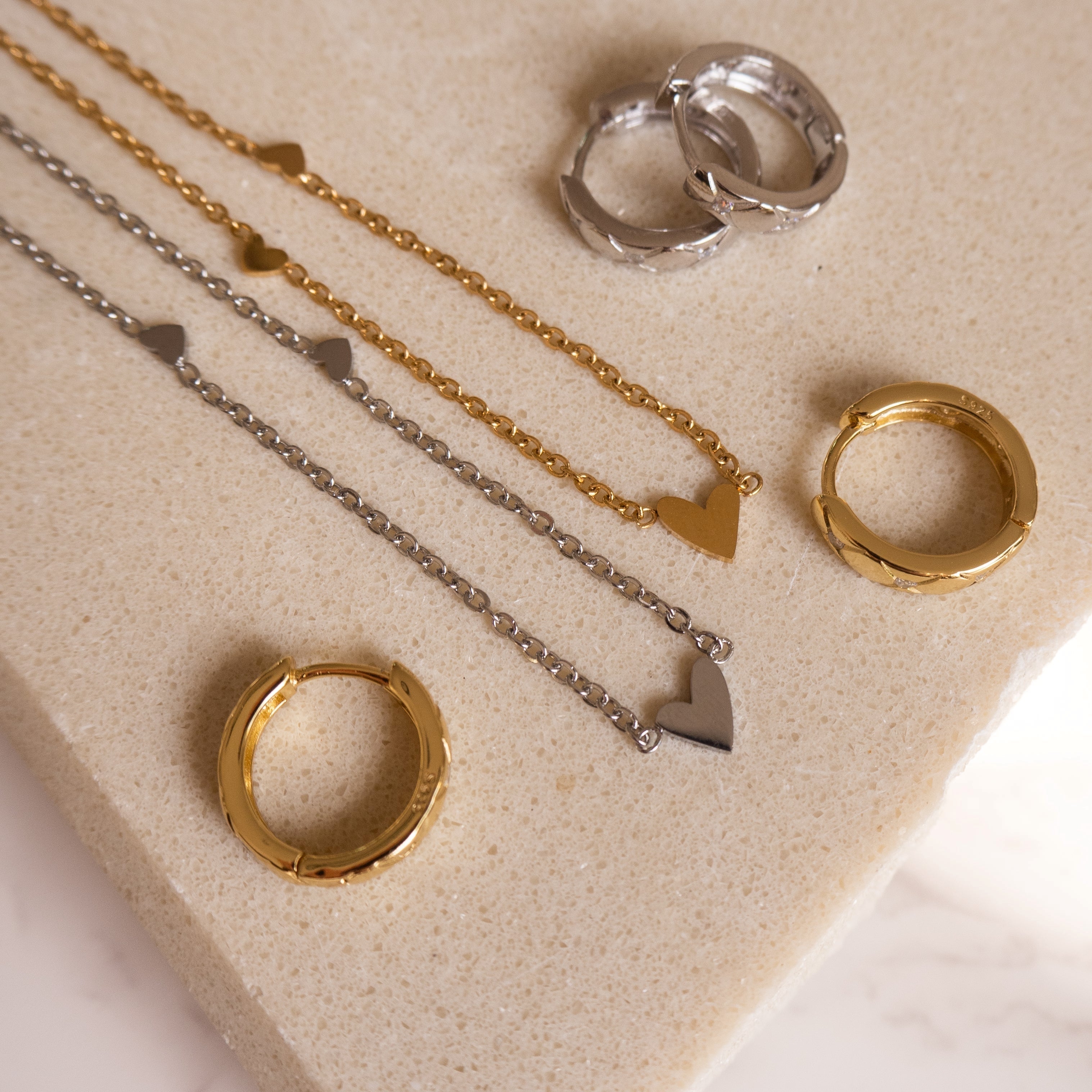 Collier en argent avec trois cœurs