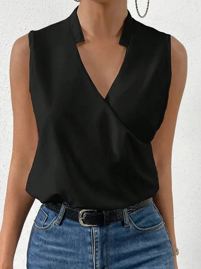 Juna – Sleeveless top with refined V-neckline