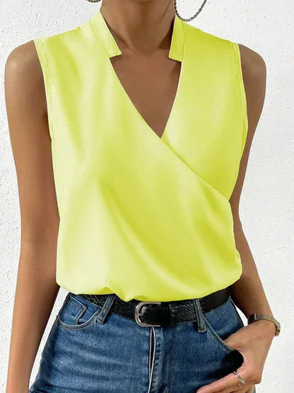 Juna – Sleeveless top with refined V-neckline