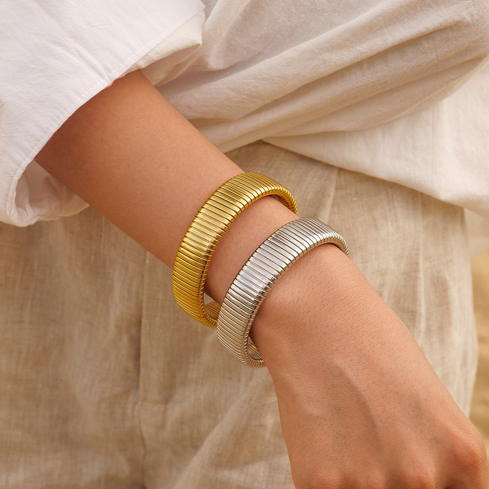 Celeste - Bracelet en or avec lignes verticales