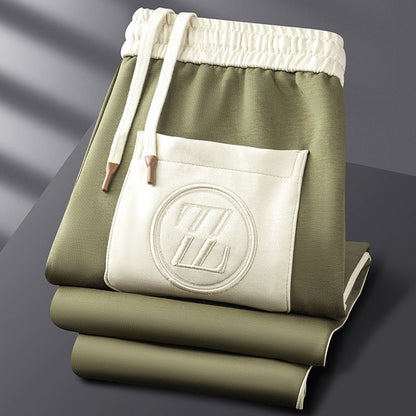 Lexter - Ein Sportanzug bestehend aus einem Trainingsanzug mit Reißverschluss