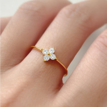 Mia – Bague en trèfle en cristal