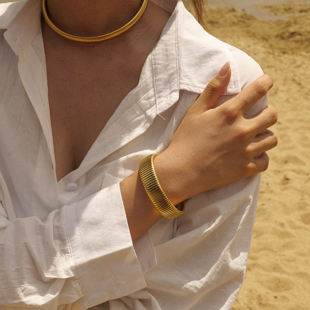Celeste - Bracelet en or avec lignes verticales
