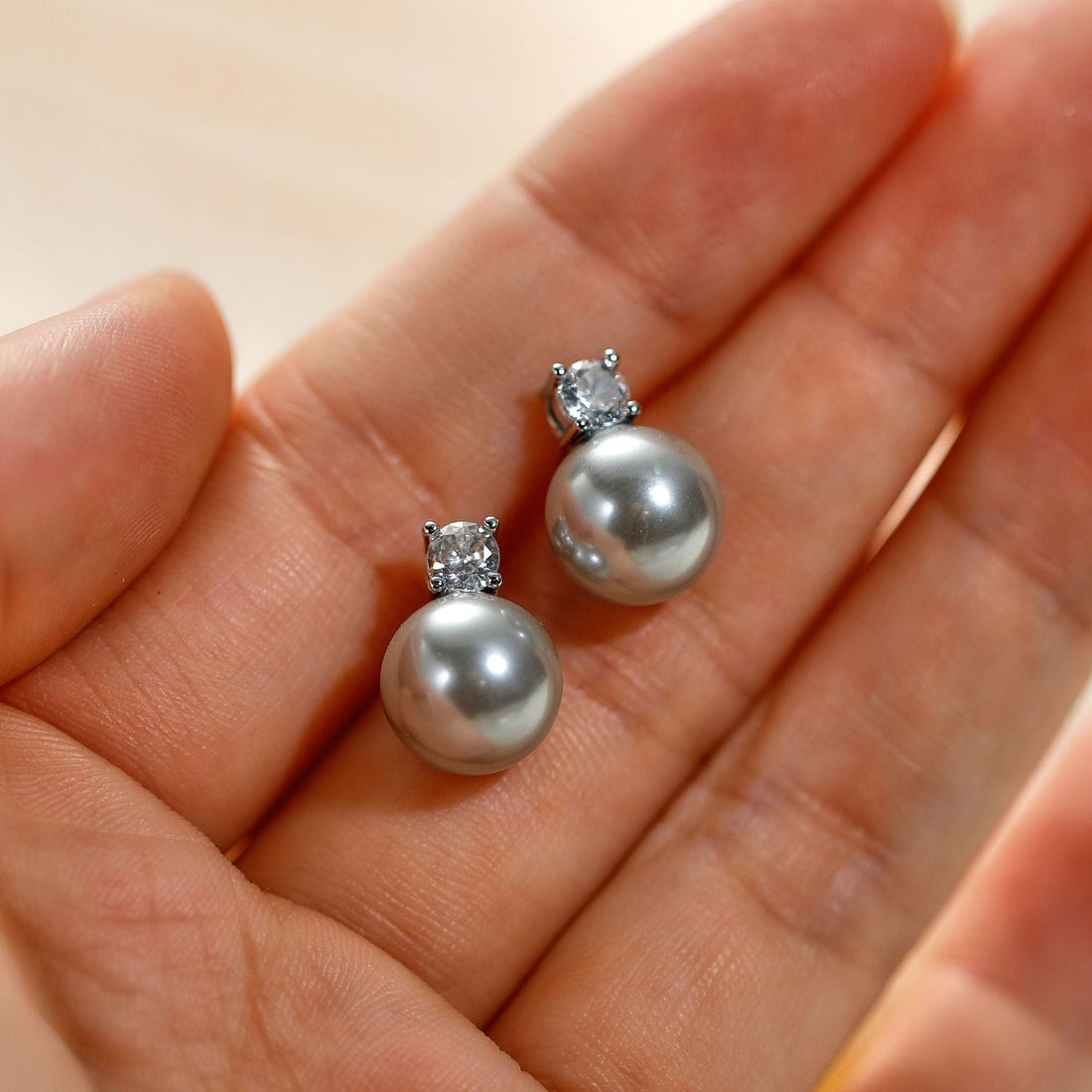 Noire – Boucles d'oreilles pendantes noires intemporelles
