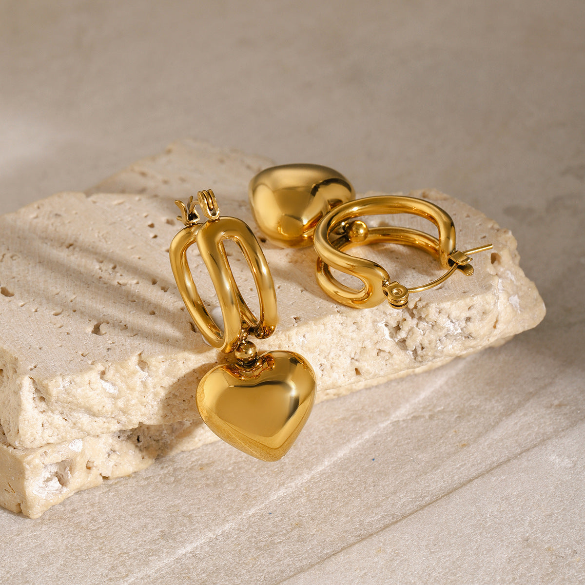 Audrey - Boucles d'oreilles en cœur en or