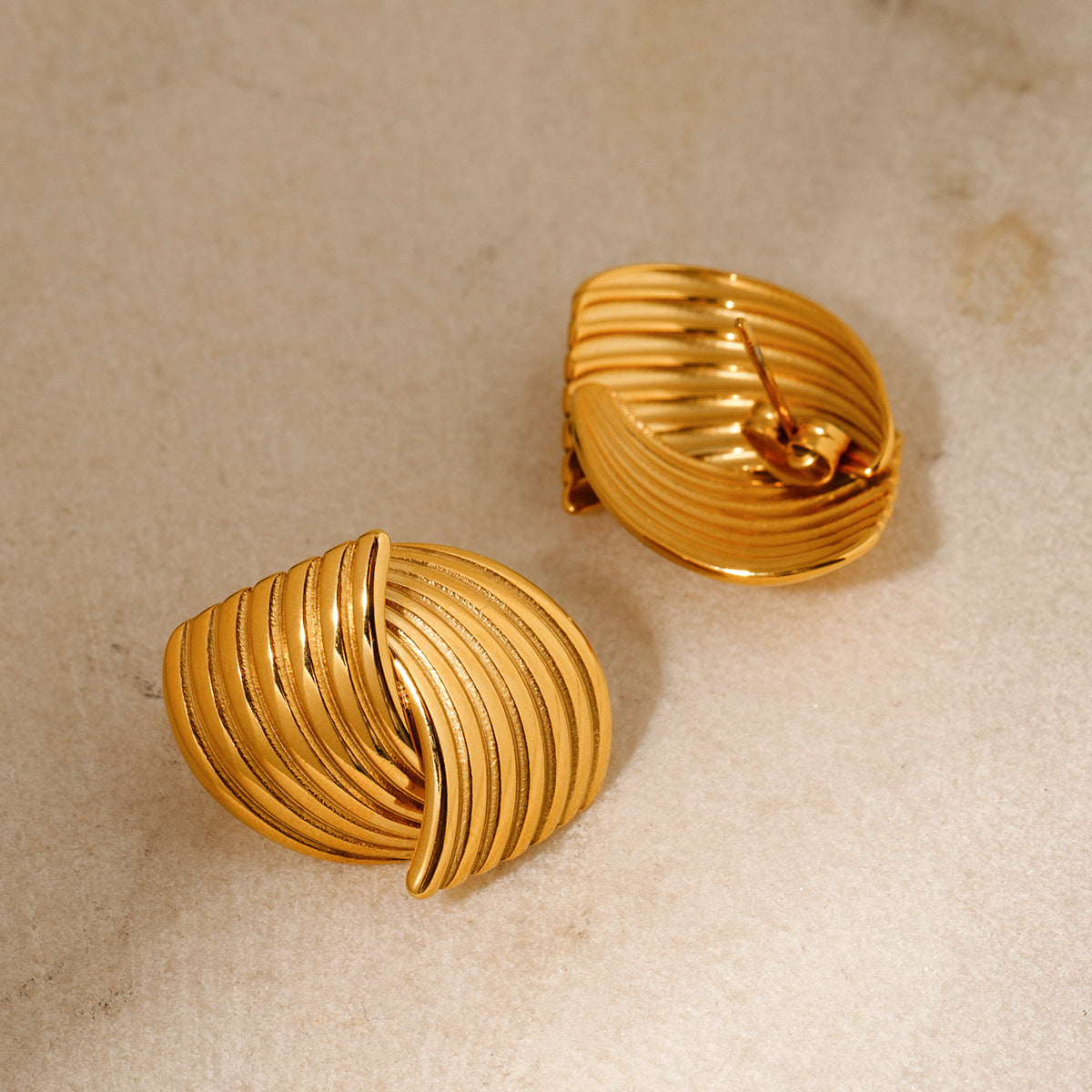 Sonia - Boucles d'oreilles en vagues dorées
