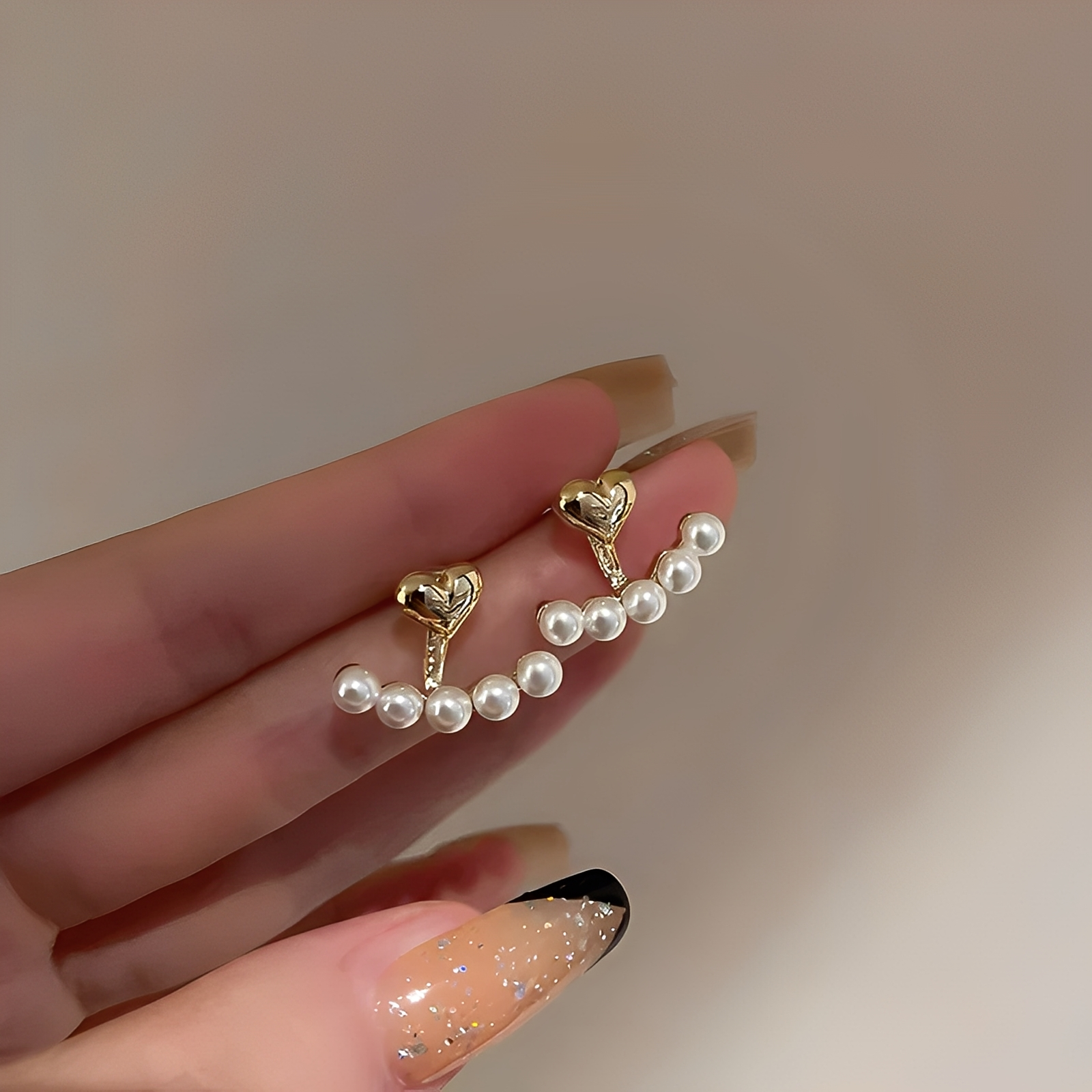 Avery – Boucles d'oreilles cœur doré avec perles