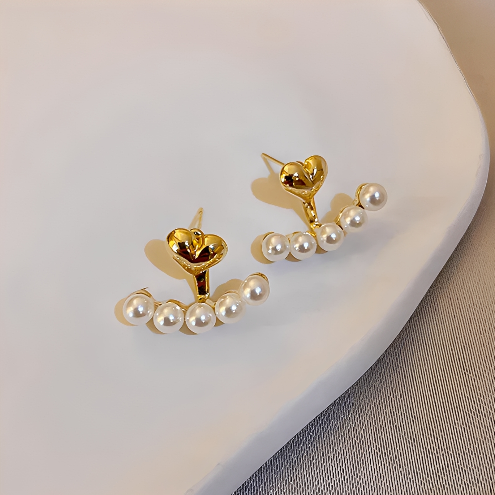 Avery – Boucles d'oreilles cœur doré avec perles