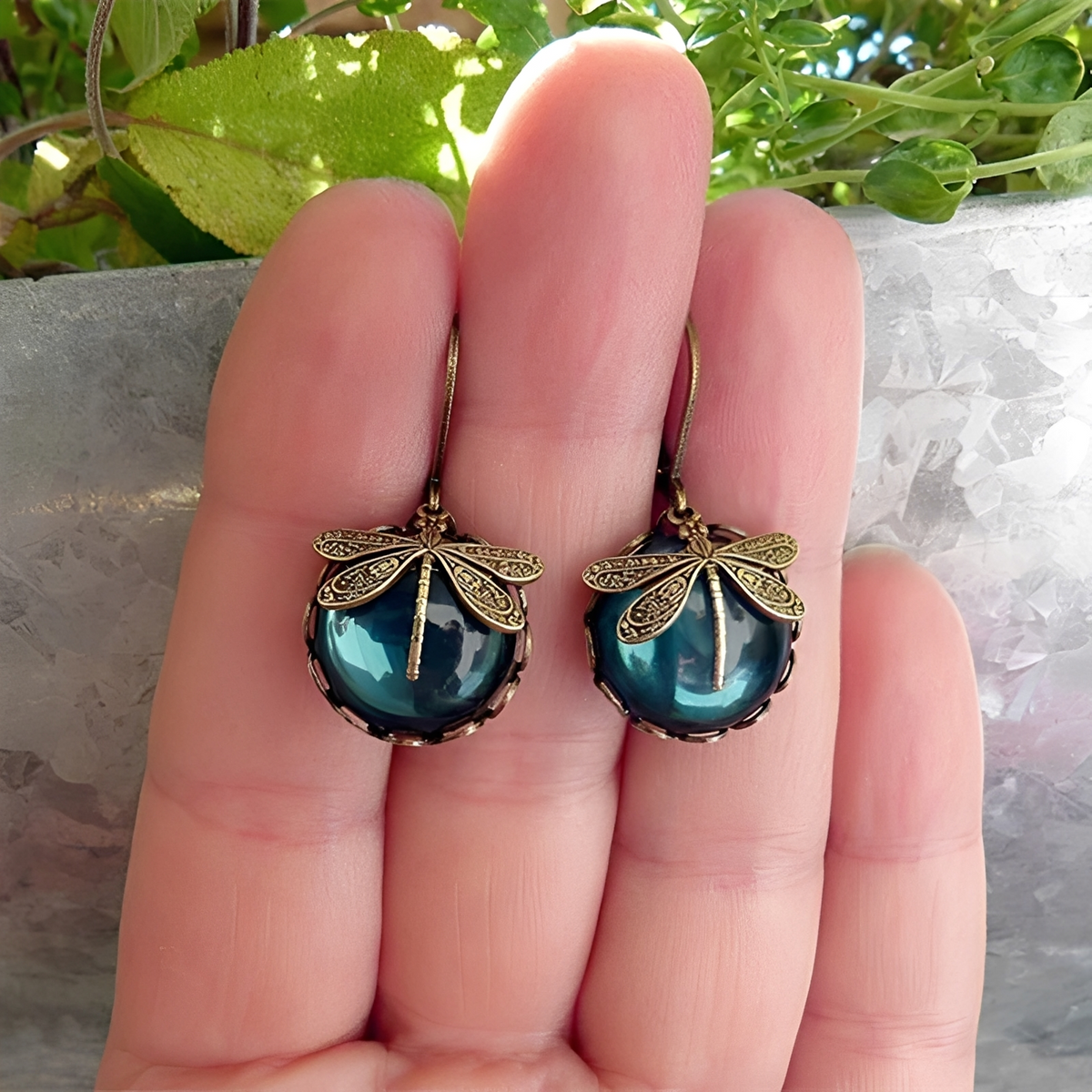Elandra – Boucles d'oreilles en forme de libellule sphérique en or ancien