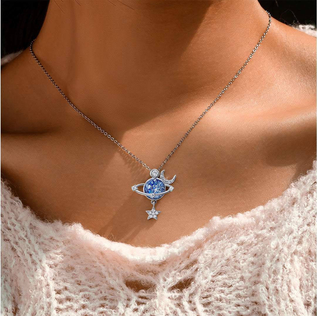 Sorami – Collier planète cosmique pour femmes
