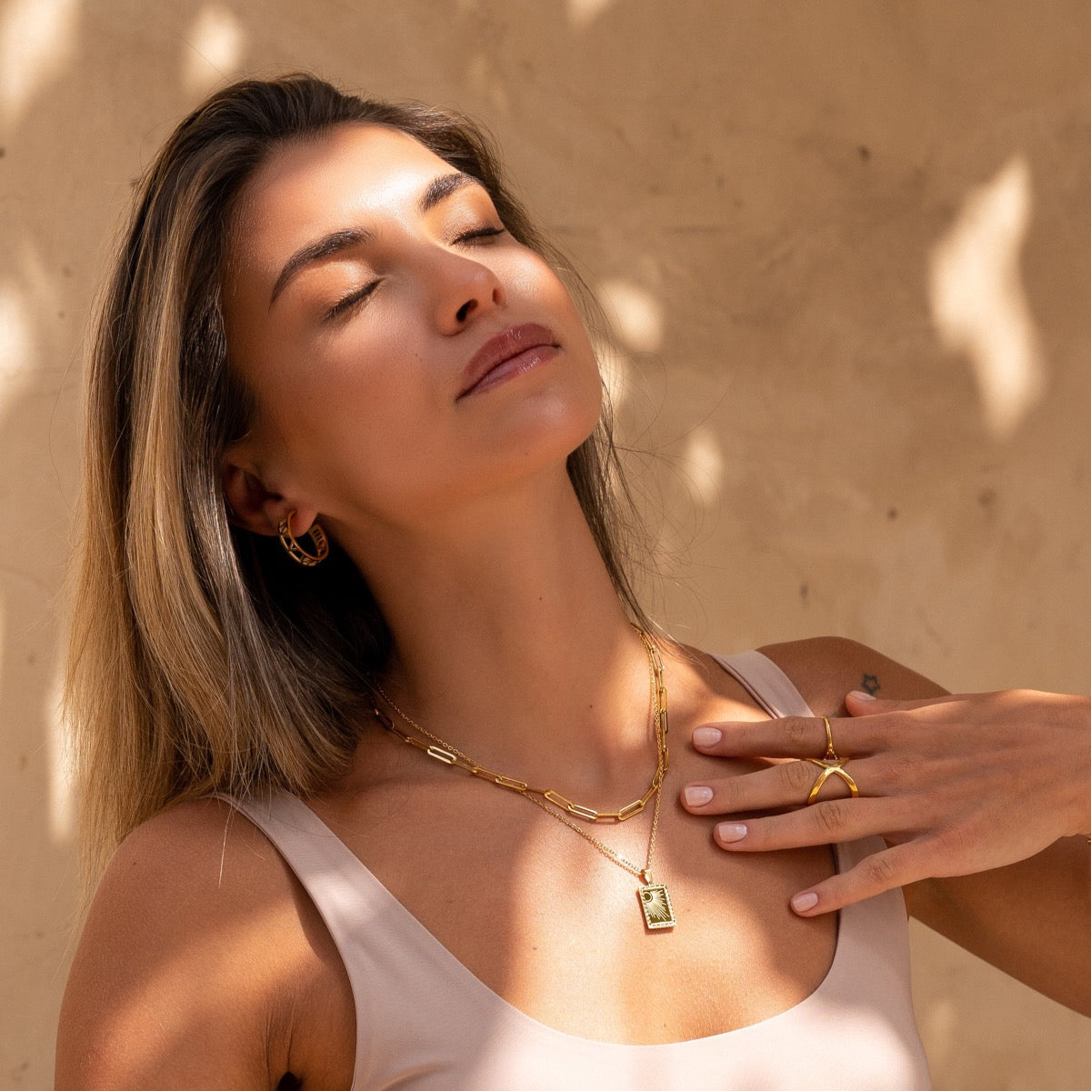 Elisa – Collier avec maillons dorés