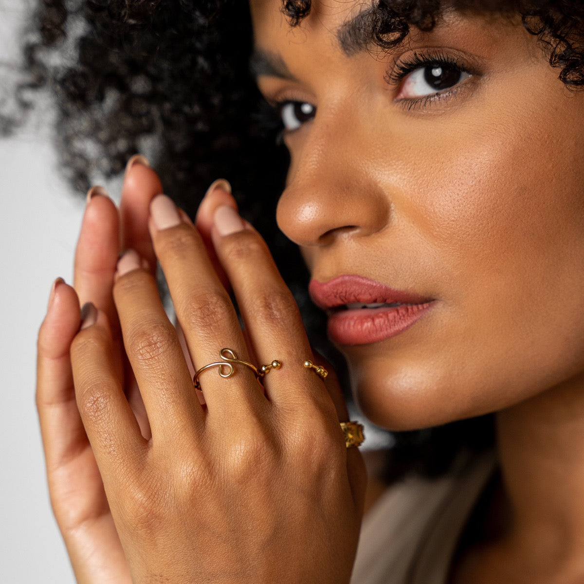 Neri – Bague anti-stress ajustable avec perles