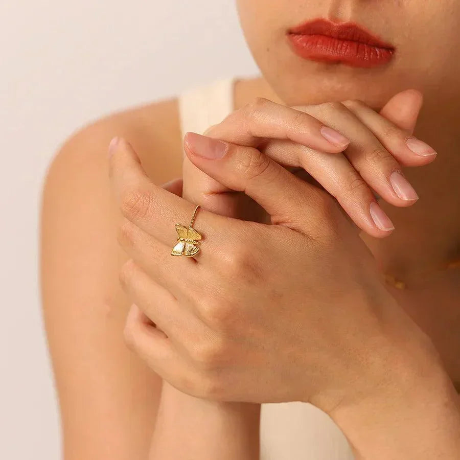 Alina – Bague Papillon Élégante