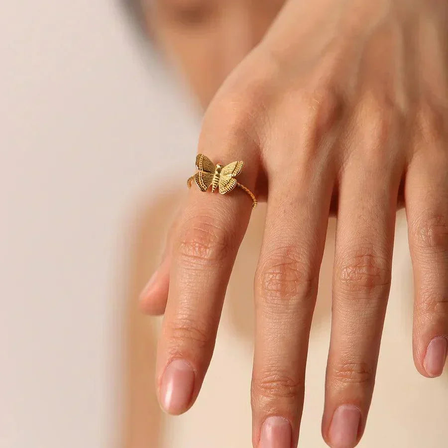 Alina – Bague Papillon Élégante