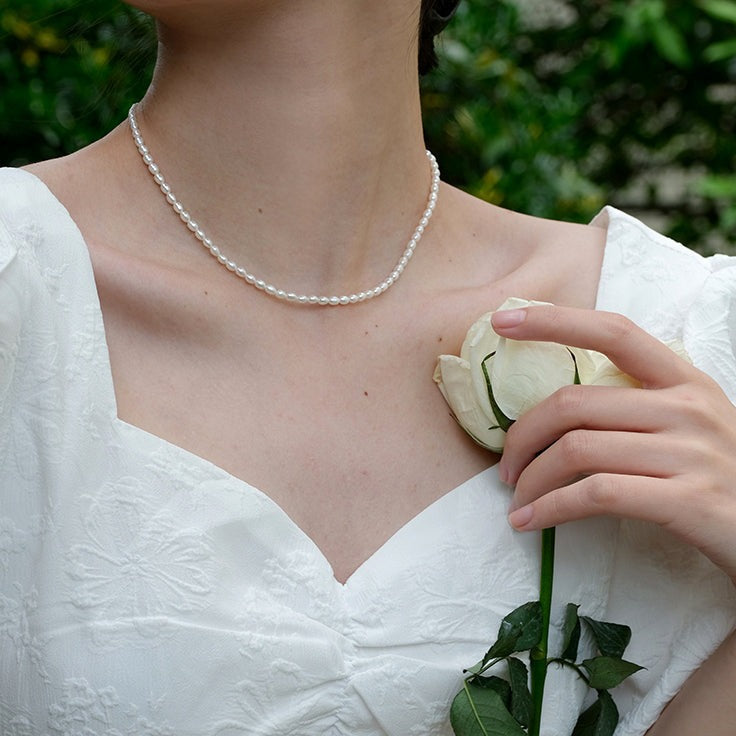 Dahlia – Collier de pierres précieuses