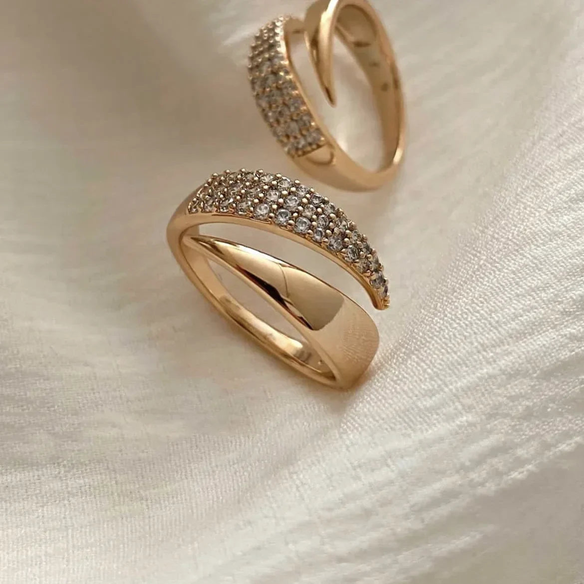 Irina – Bague courbée dorée 18K