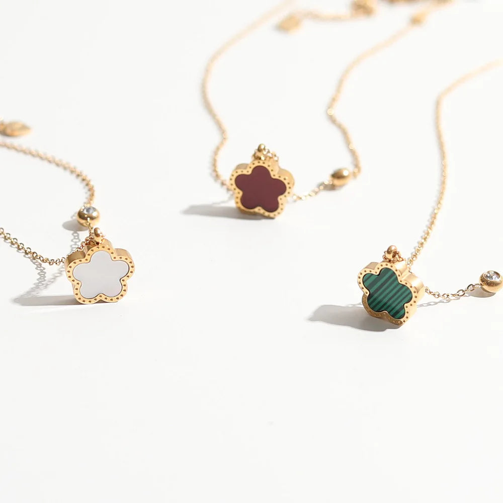 Trèfle à cinq feuilles - Collier de fleurs de trèfle