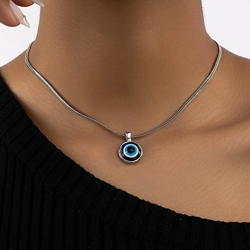 Ava – Collier avec œil maléfique discret