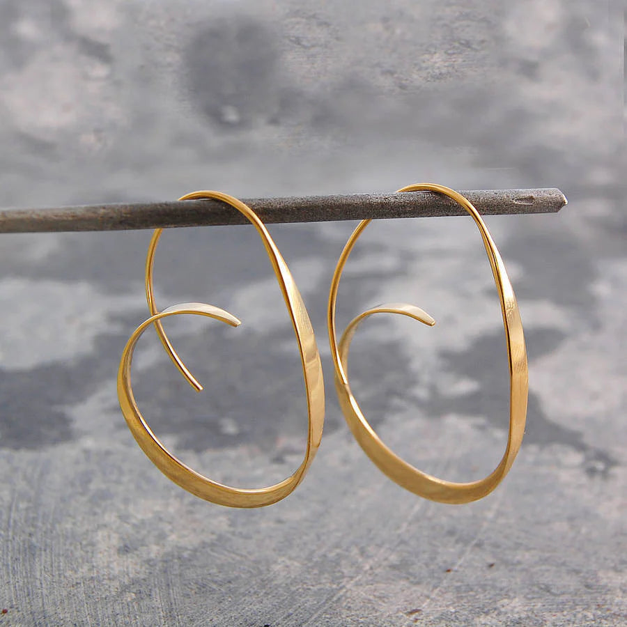 Becca – Boucles d'oreilles en forme de spirale élégante