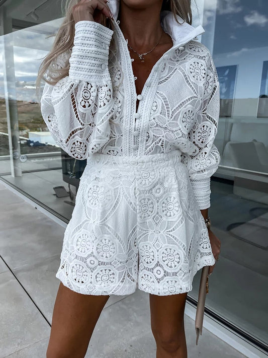 Aurora – Set en dentelle avec blouse et shorts élégants