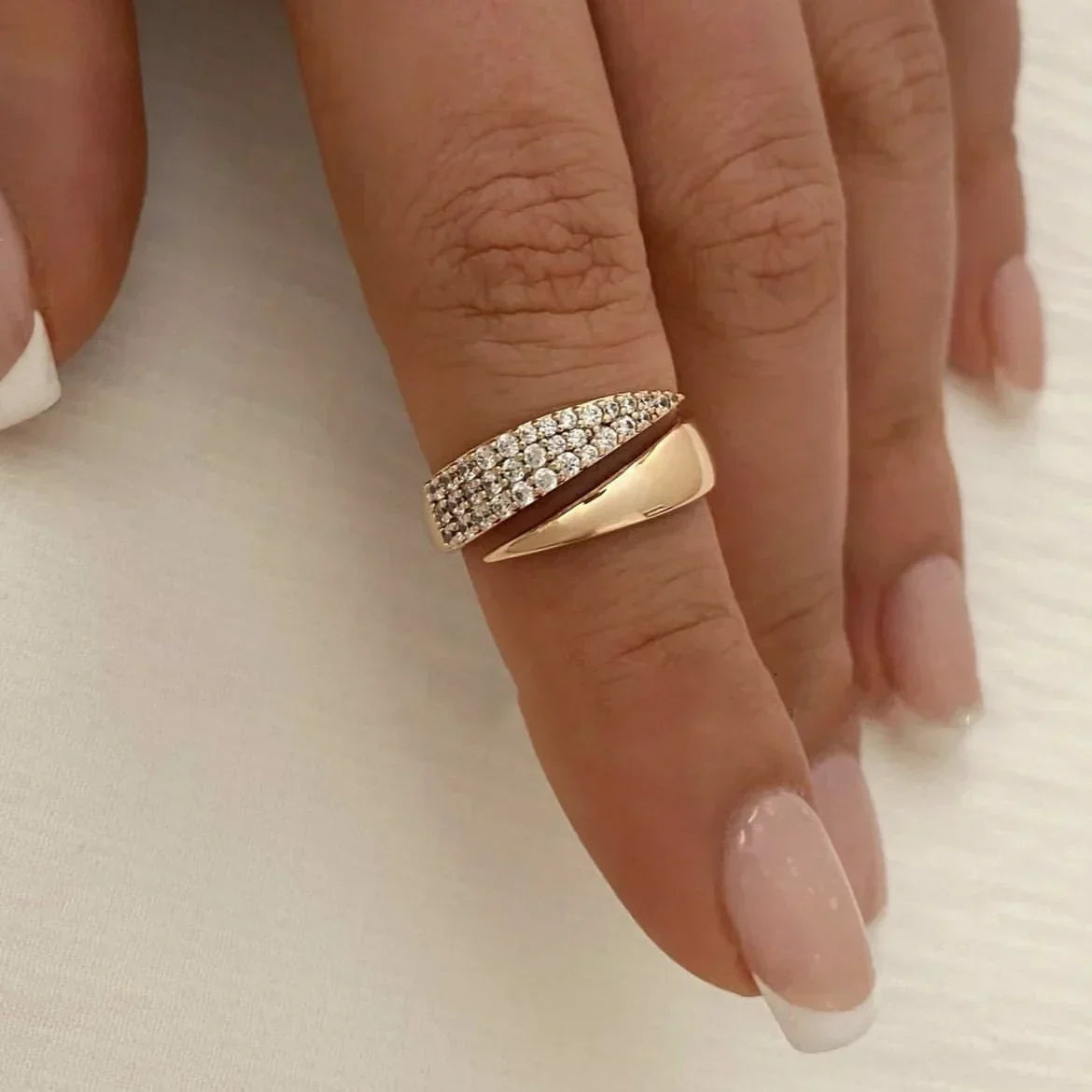Irina – Bague courbée dorée 18K