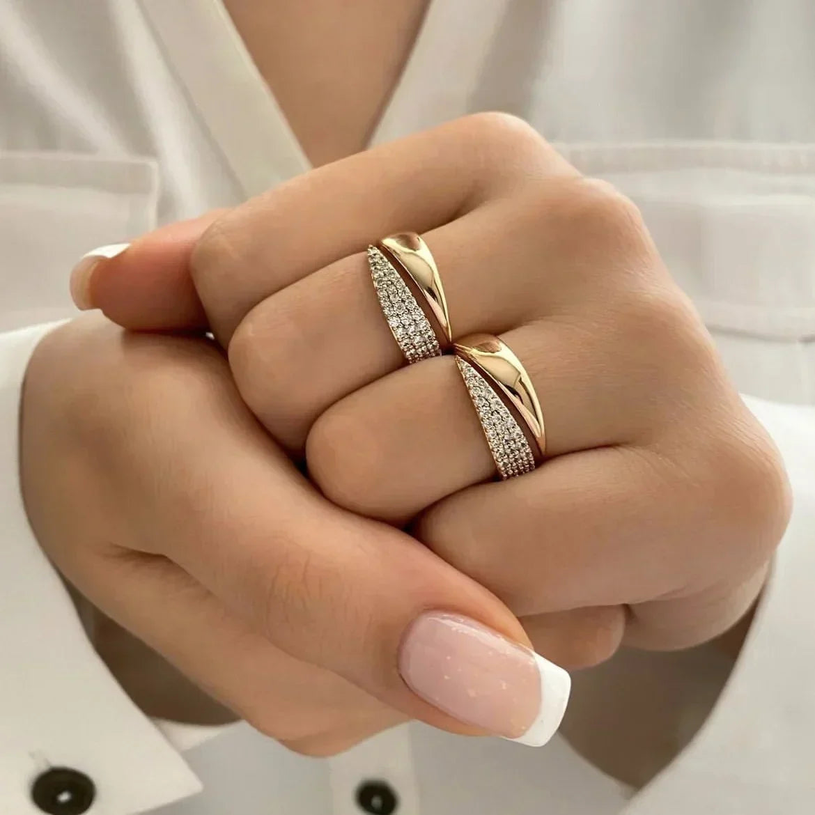 Irina – Bague courbée dorée 18K