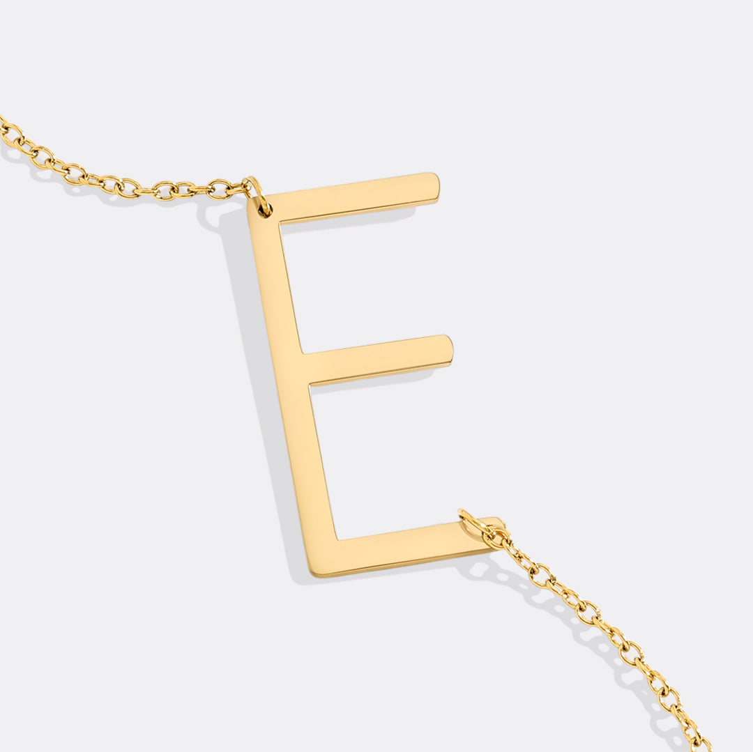 Inez – Collier avec initiale déclarative