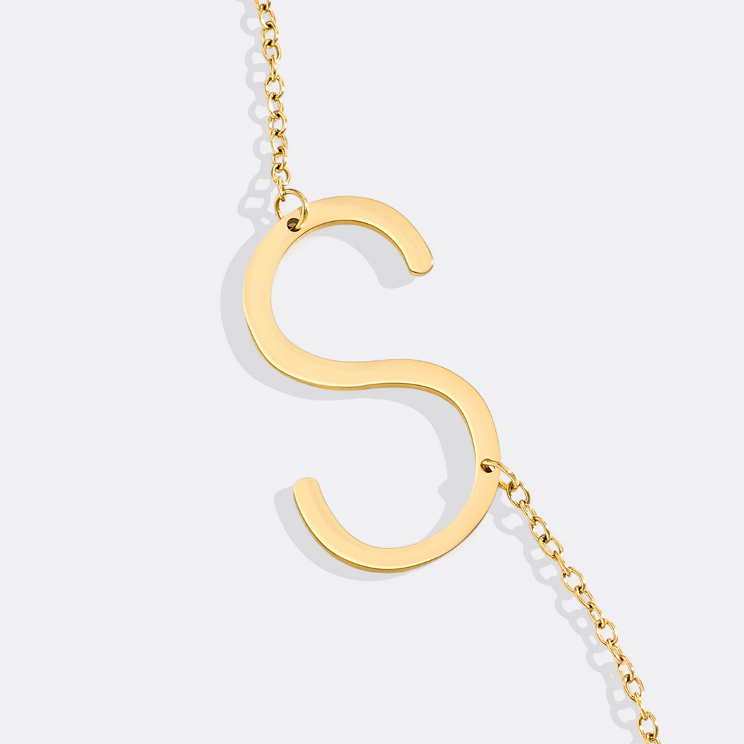 Inez – Collier avec initiale déclarative