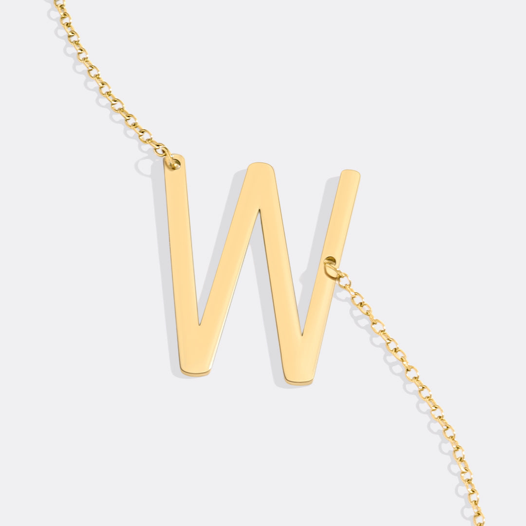 Inez – Collier avec initiale déclarative