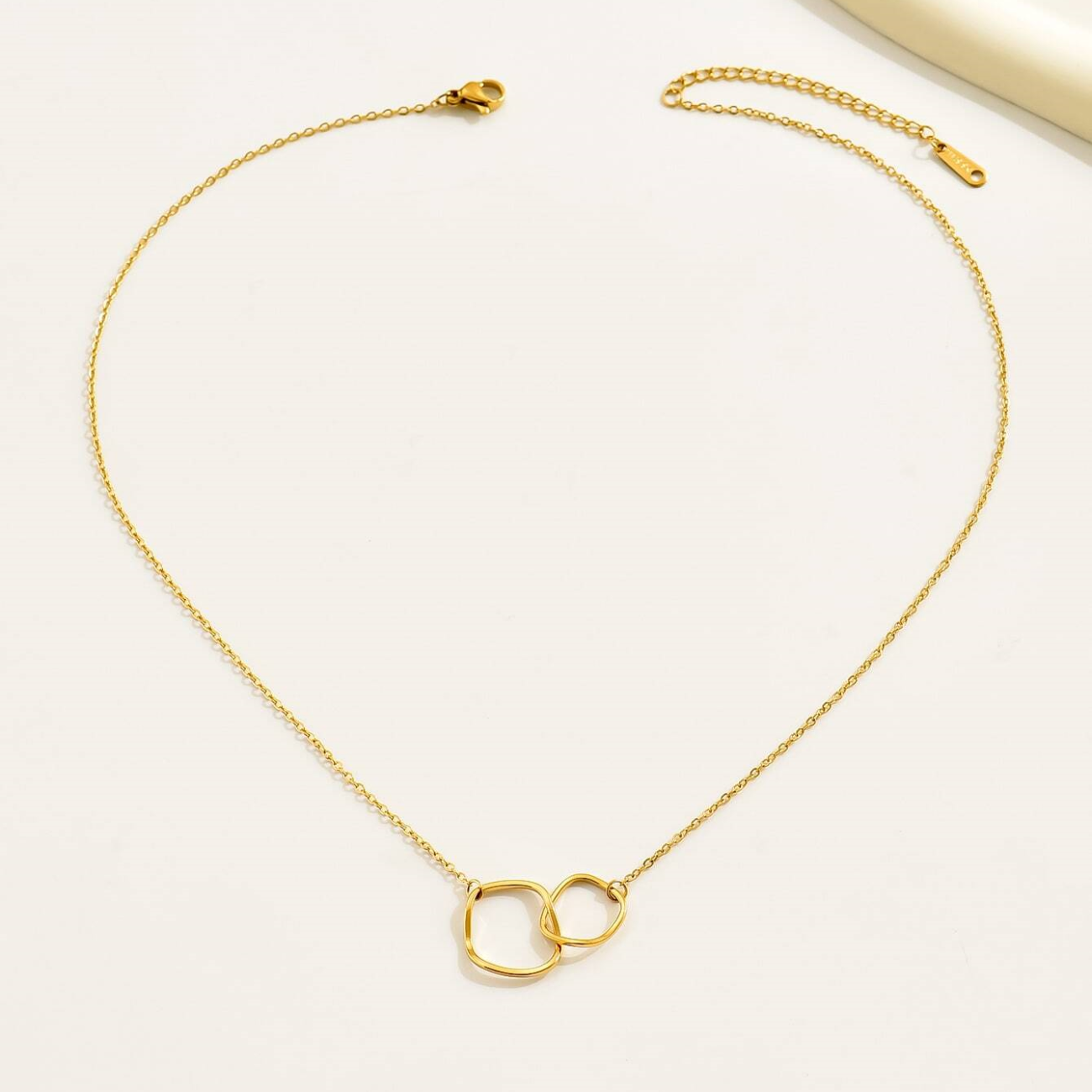 Chaîne à double boucle - Collier avec pendentif entrelacé