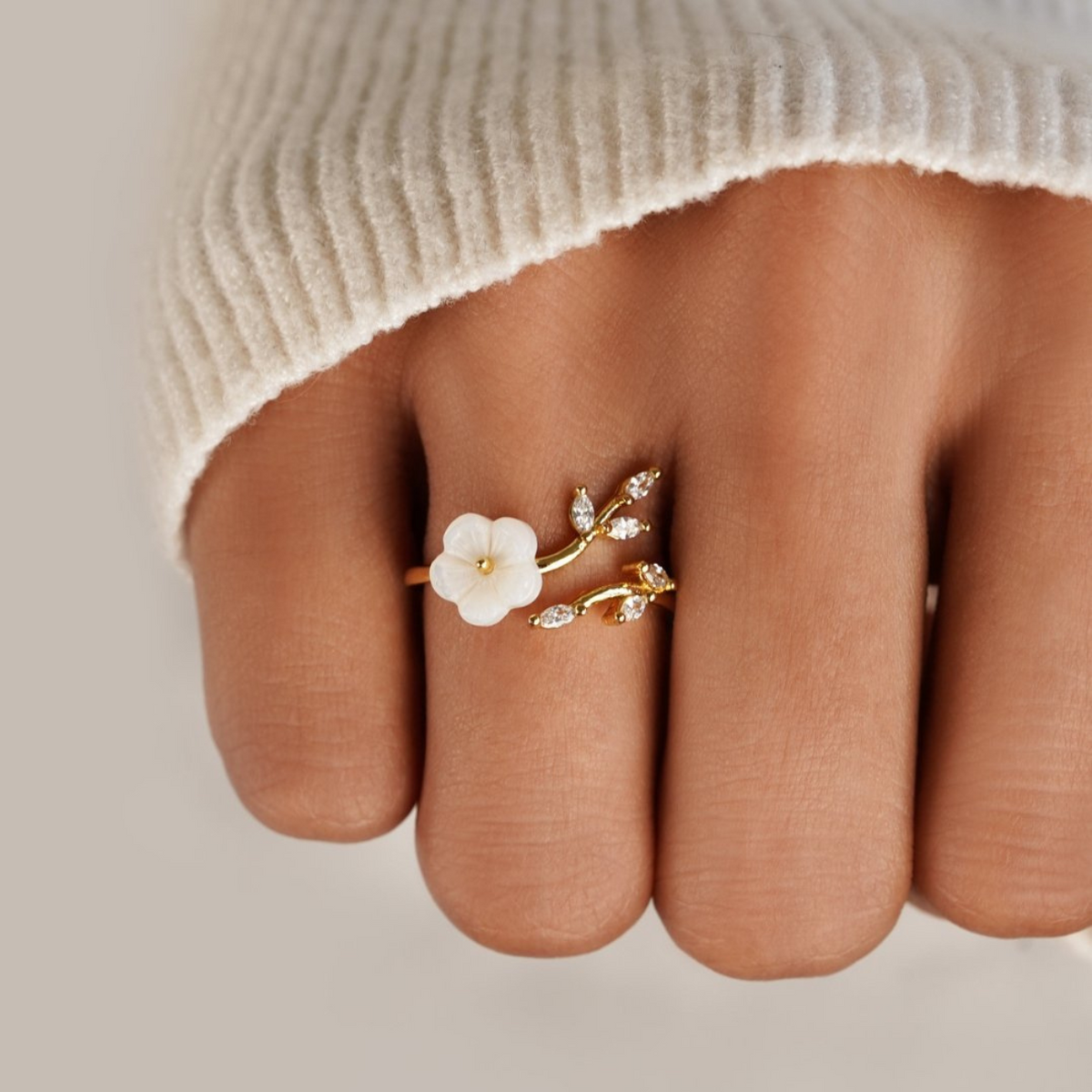 Bague Fleur Sauvage - Bague Pétale en Cristal de Coquillage