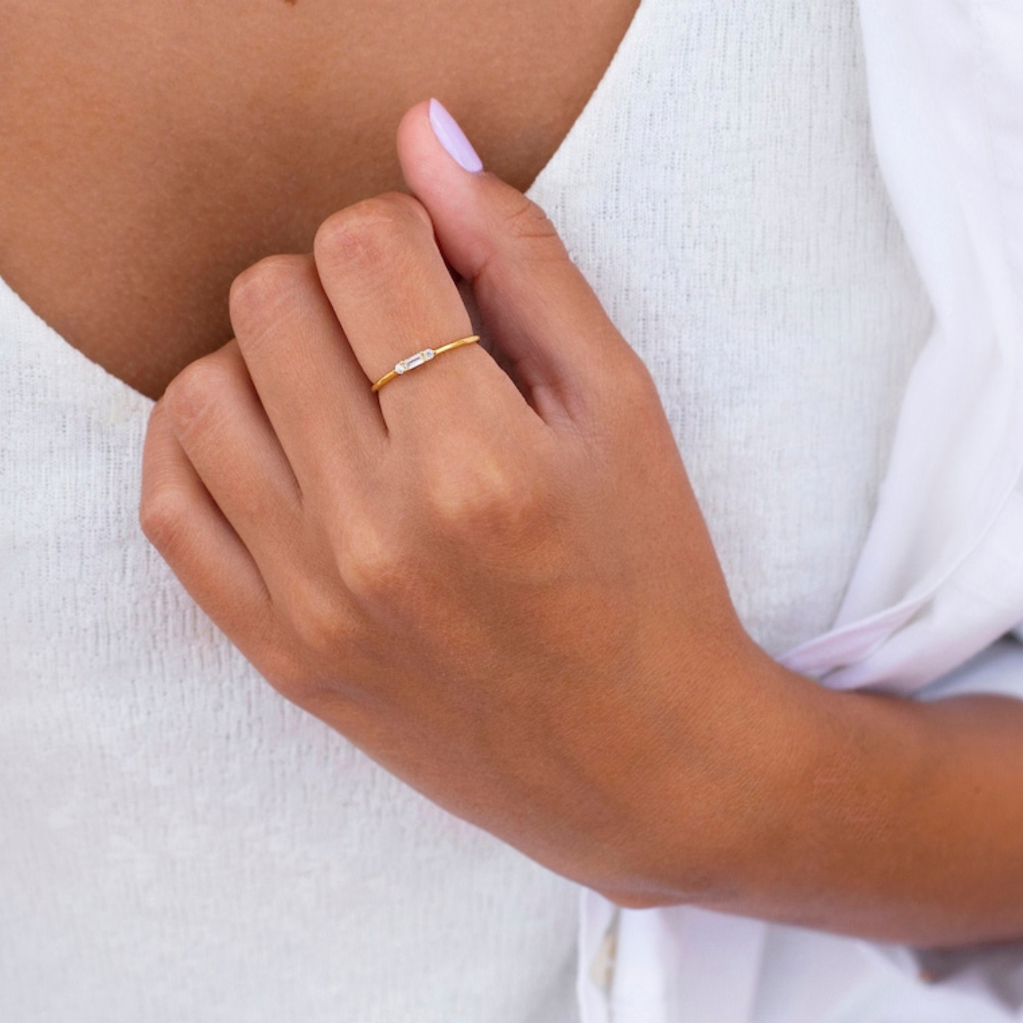 Baguette Petite - Bague ronde CZ délicate