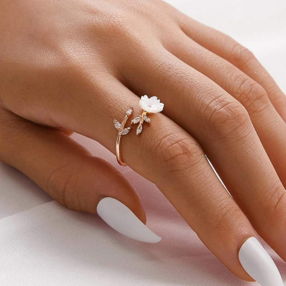 Bague Fleur Sauvage - Bague Pétale en Cristal de Coquillage