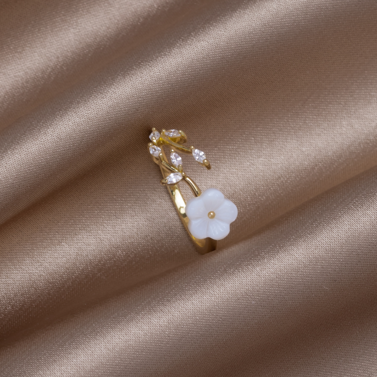 Bague Fleur Sauvage - Bague Pétale en Cristal de Coquillage