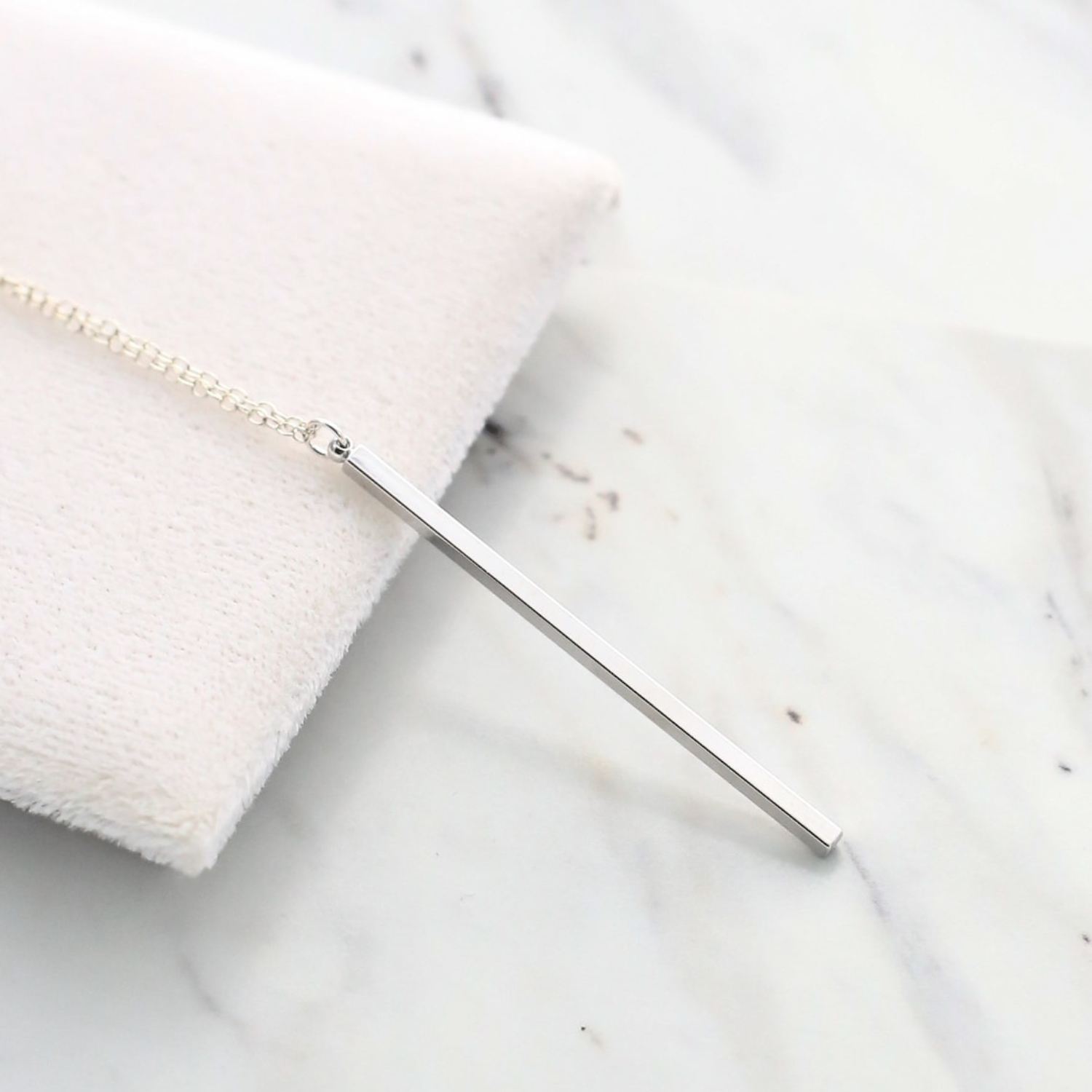 Collier de Barre Fine - Collier de Barre Verticale