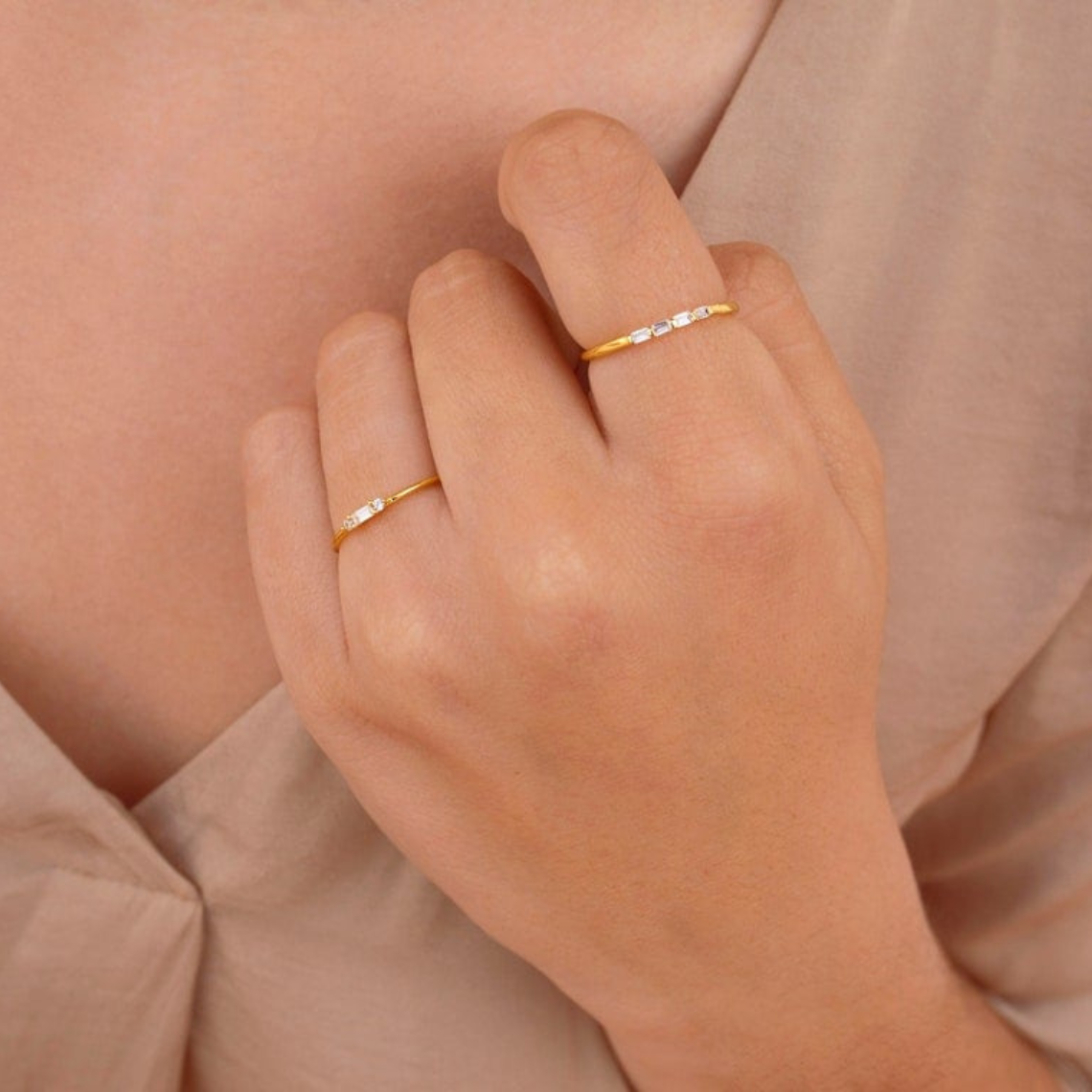 Baguette Petite - Bague ronde CZ délicate