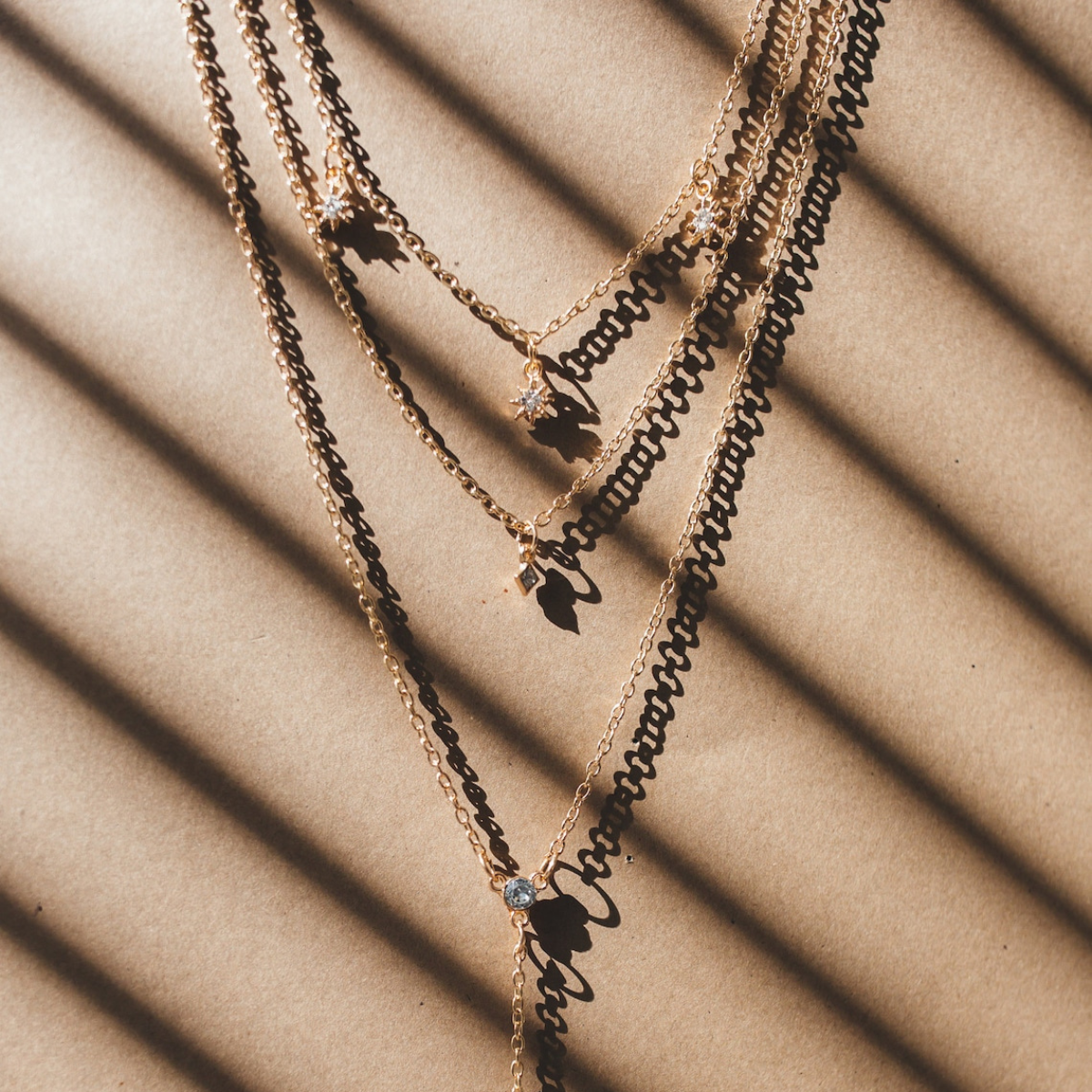 Collier à couches avec charms d'étoile en cristal boho