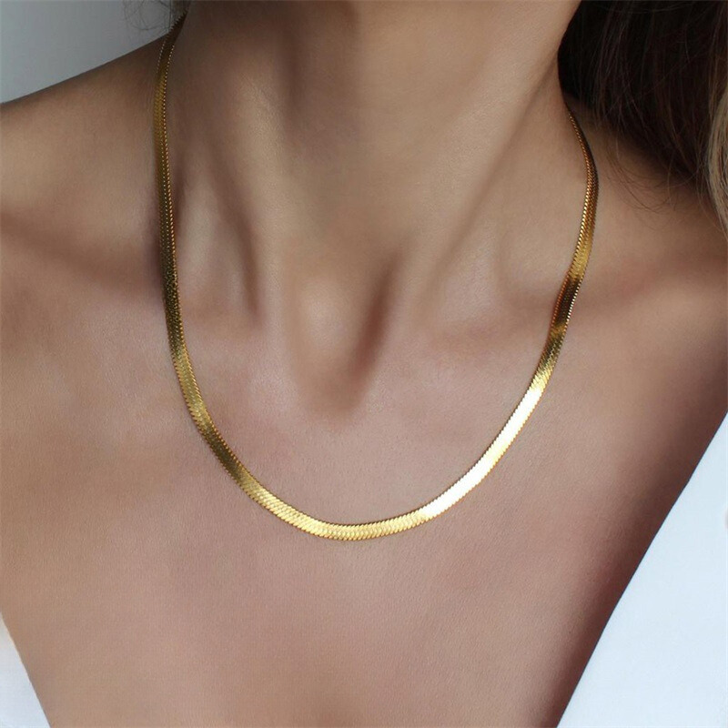 Elizabeth – Collier en chaîne serpent doré