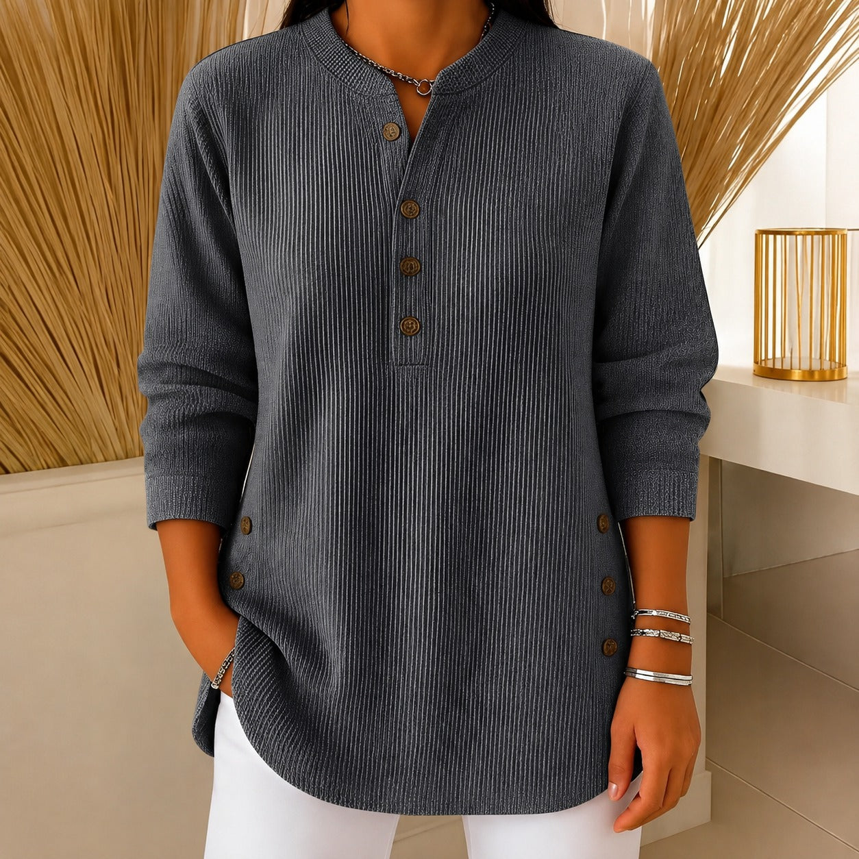 Jocelyn - Un pull décontracté pour femmes avec boutons