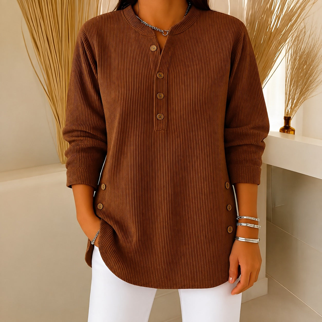 Jocelyn - Un pull décontracté pour femmes avec boutons