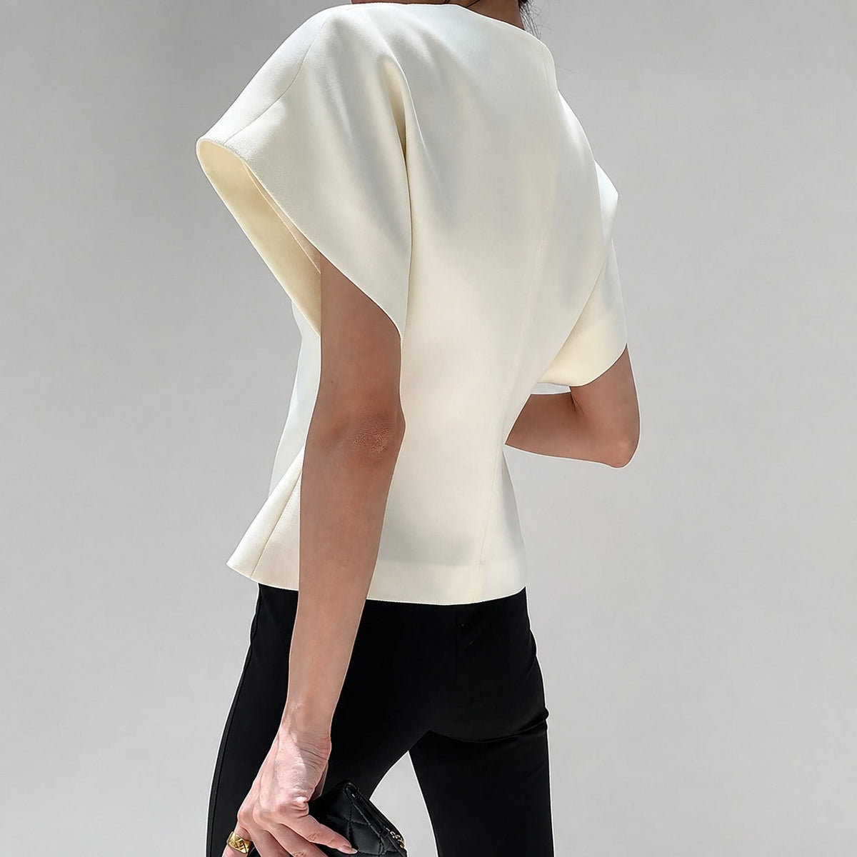 Leonie - Blouse avec col en V et fermeture à boutons