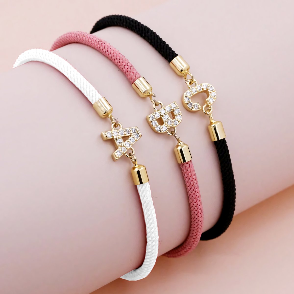 Calla – Bracelet ajustable avec initiale gravée