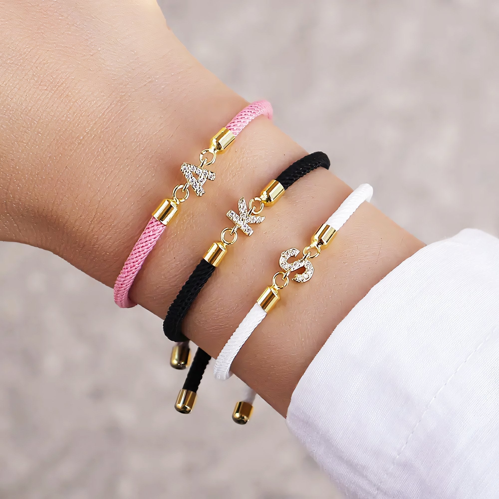Calla – Bracelet ajustable avec initiale gravée