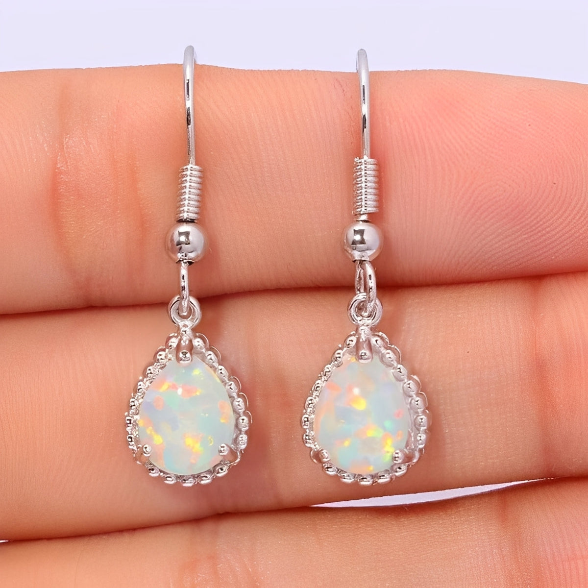 Emeline – Boucles d'oreilles pendantes en argent et opale de feu blanc
