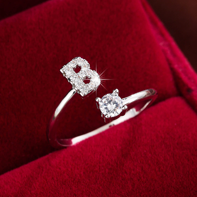 Nova – Bague ouverte moderne avec initiale et zircon