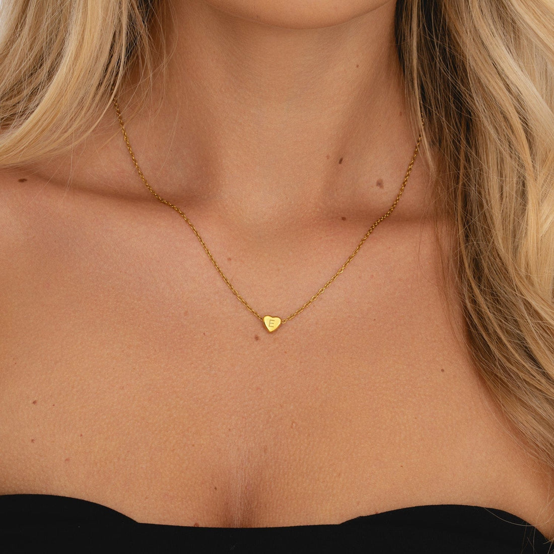 Amora – Collier avec initiale en forme de cœur