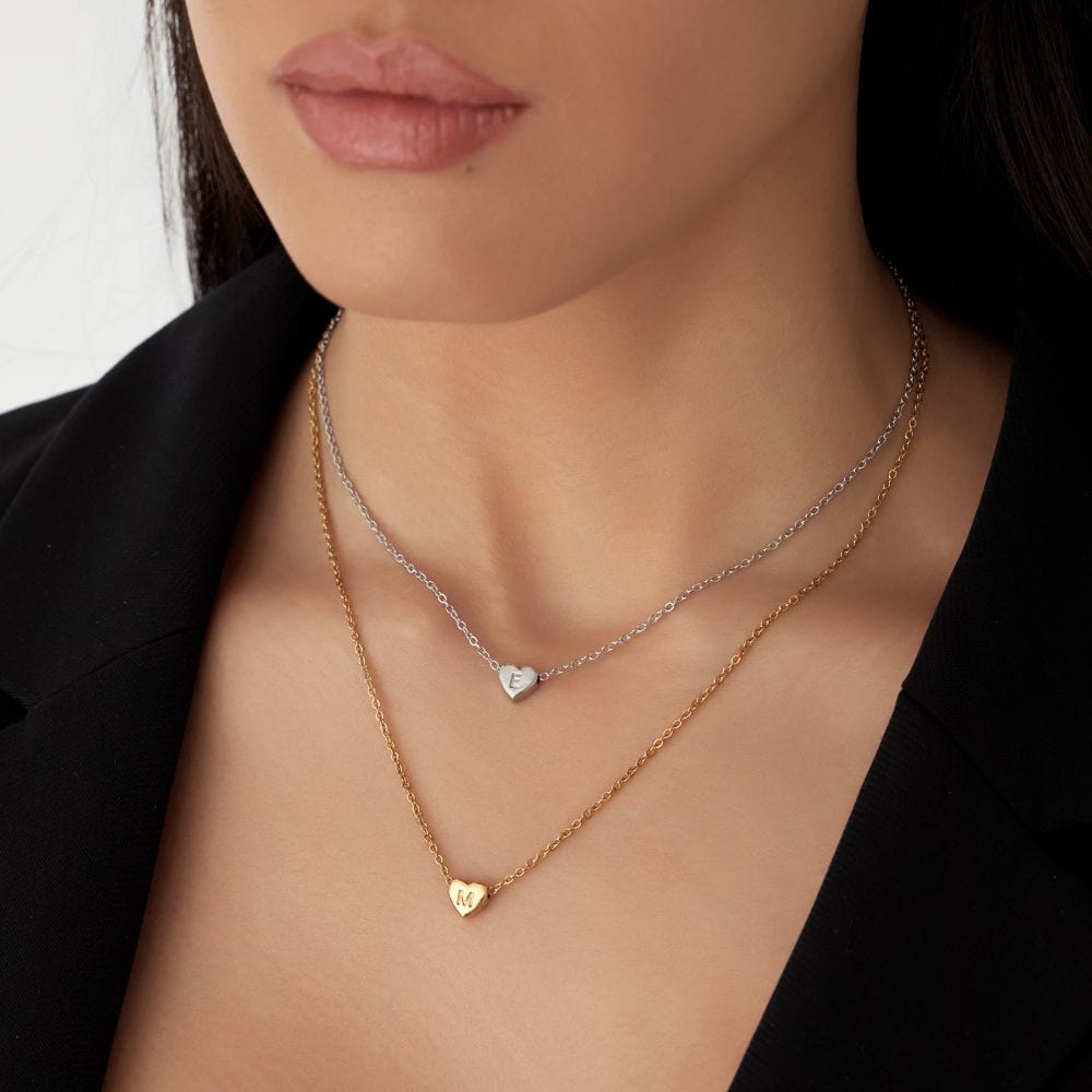 Amora – Collier avec Initiales en Forme de Cœur Plaqué Or